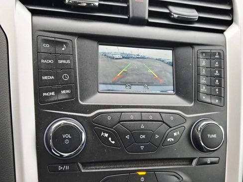 Used 2015 Ford Fusion SE image 22