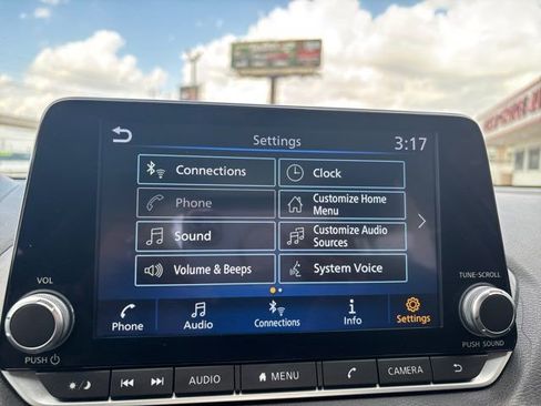 Used 2024 Nissan Sentra SV FWD image 25