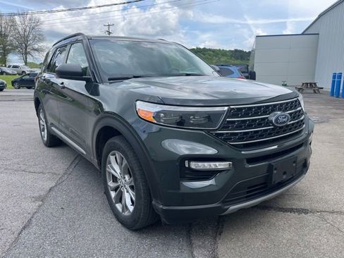 Used 2023 Ford Explorer XLT w/ Equipment Group 202A AWD/4WD image 3