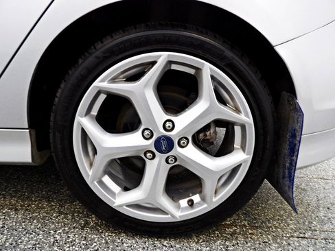 Used 2013 Ford Focus ST FWD image 19