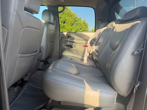 Used 2005 Chevrolet Avalanche Z71 w/ Sun And Sound Package AWD/4WD image 21