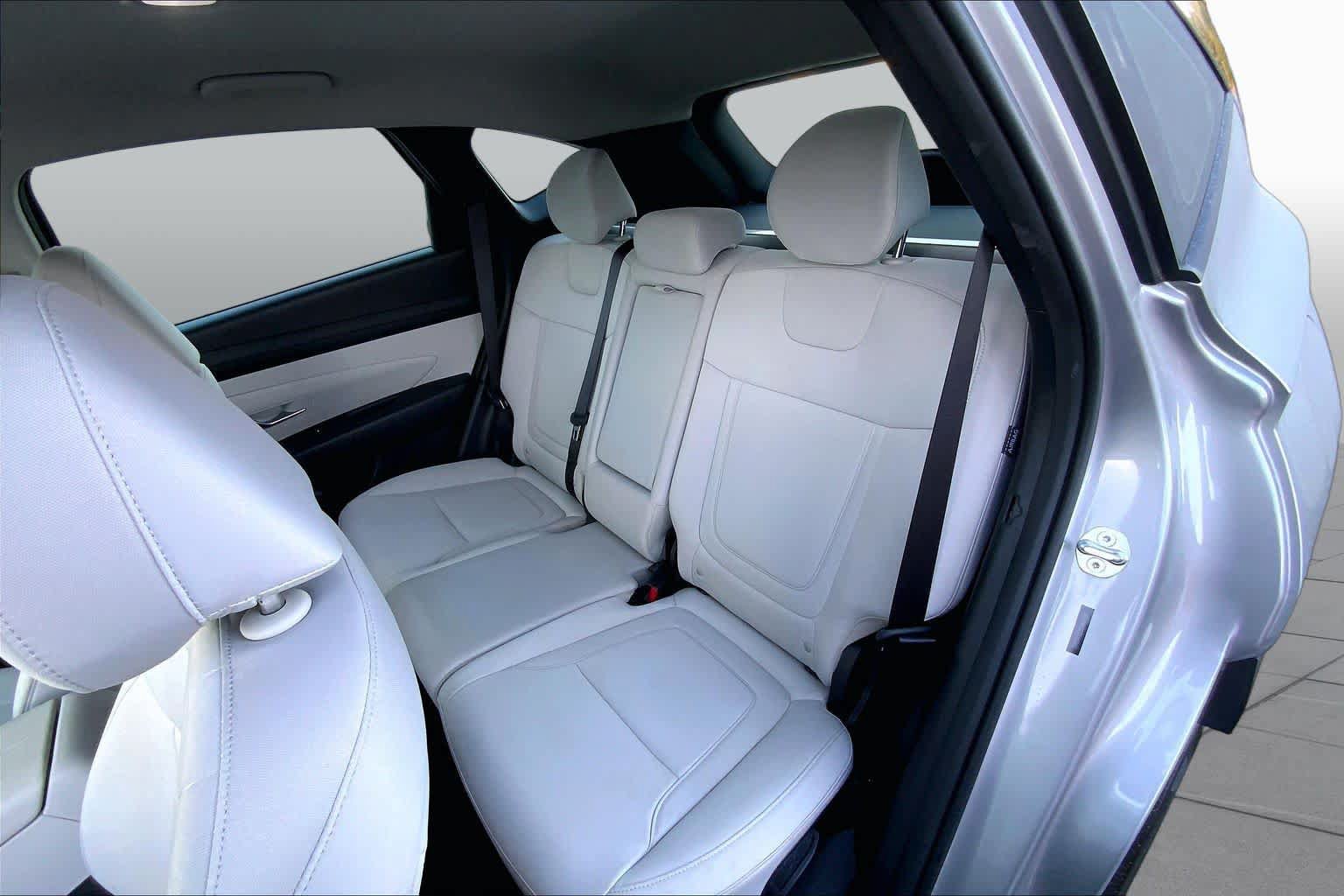 Used 2025 Hyundai Tucson SE FWD image 18
