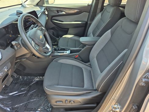 Used 2025 Chevrolet TrailBlazer LT w/ Convenience Package FWD image 17