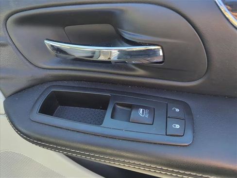 Used 2013 Chrysler Town & Country Touring image 25