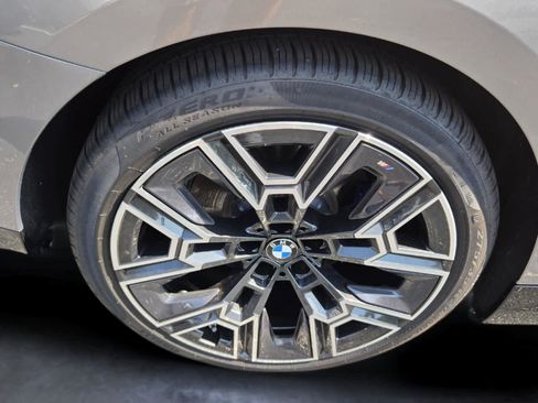 Used 2025 BMW i5 eDrive40i w/ M Sport Package RWD image 21