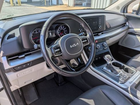Used 2024 Kia Carnival LX image 13