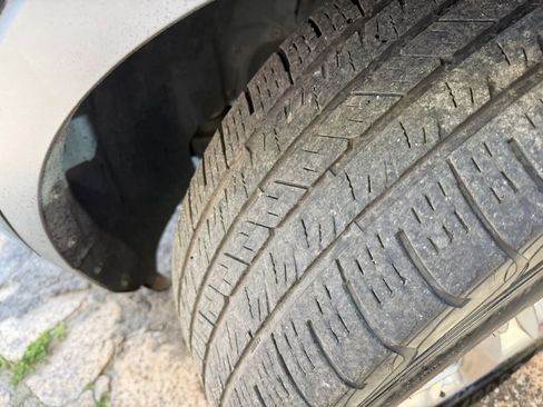 Used 2013 Ford Explorer XLT image 25