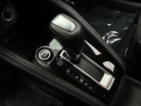 Used 2018 Nissan Kicks SR image 27