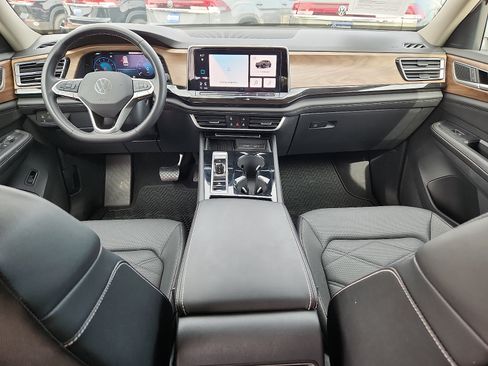 Certified 2025 Volkswagen Atlas SE FWD image 11