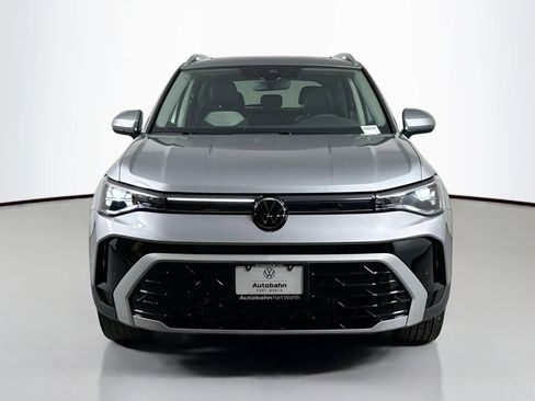 Certified 2025 Volkswagen Taos SEL image 2