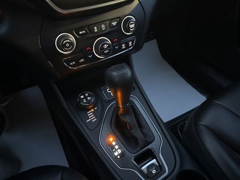 Used 2022 Jeep Cherokee Trailhawk w/ Comfort/Convenience Group image 21