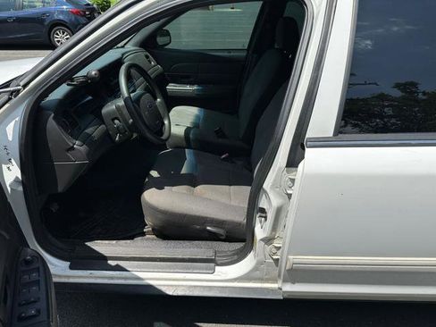 Used 2010 Ford Crown Victoria Police Interceptor image 6