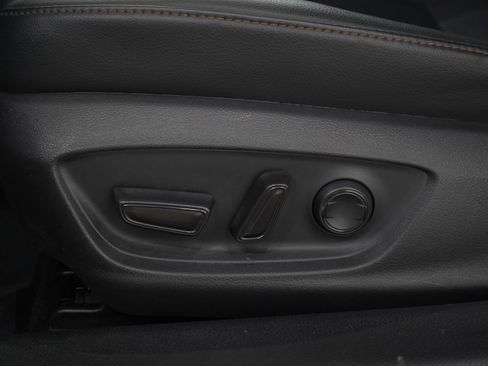 Used 2020 Toyota Camry XLE image 28