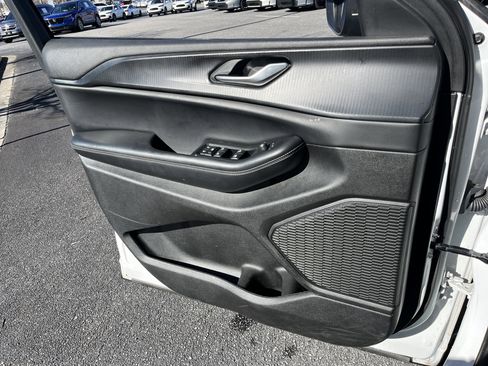 Used 2023 Jeep Grand Cherokee Laredo image 13