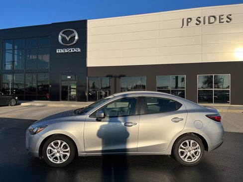 Used 2018 Toyota Yaris iA image 2