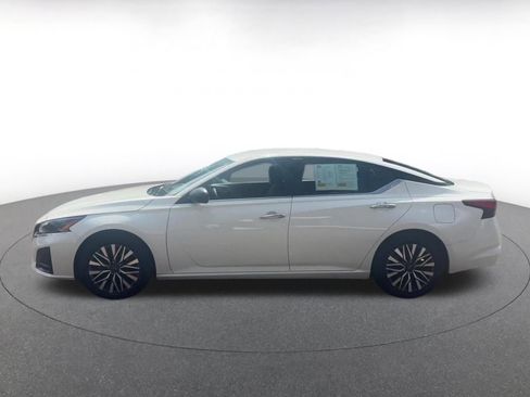 Used 2025 Nissan Altima 2.5 SV image 9