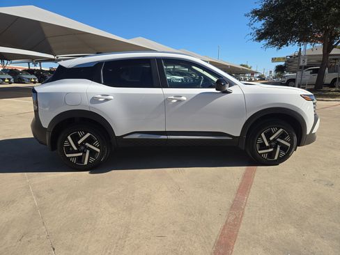 New 2026 Nissan Kicks SV w/ SV Premium Package FWD image 2