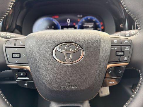 Used 2025 Toyota Crown Signia Limited image 13