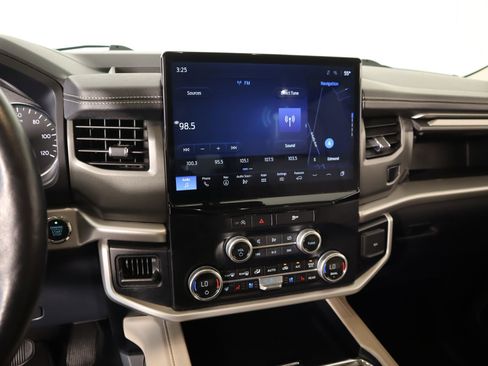 Used 2024 Ford Expedition Max XLT image 5