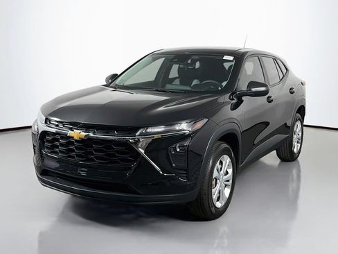 Used 2024 Chevrolet Trax LS FWD image 3