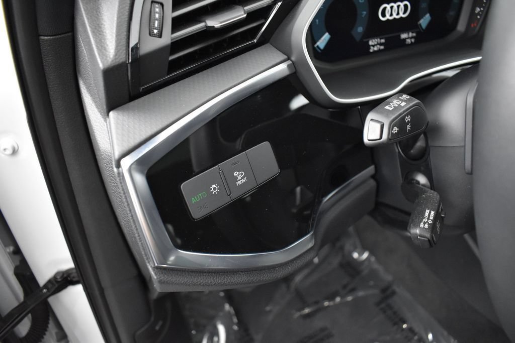 Used 2025 Audi Q3 2.0T Premium w/ Convenience Package AWD/4WD image 7
