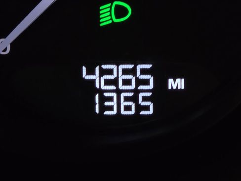 Certified 2025 Porsche Macan Turbo image 38