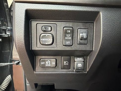Used 2019 Toyota Tundra SR5 w/ SR5 Upgrade Package AWD/4WD image 23