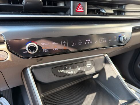 Certified 2026 Kia Carnival LXS FWD image 25