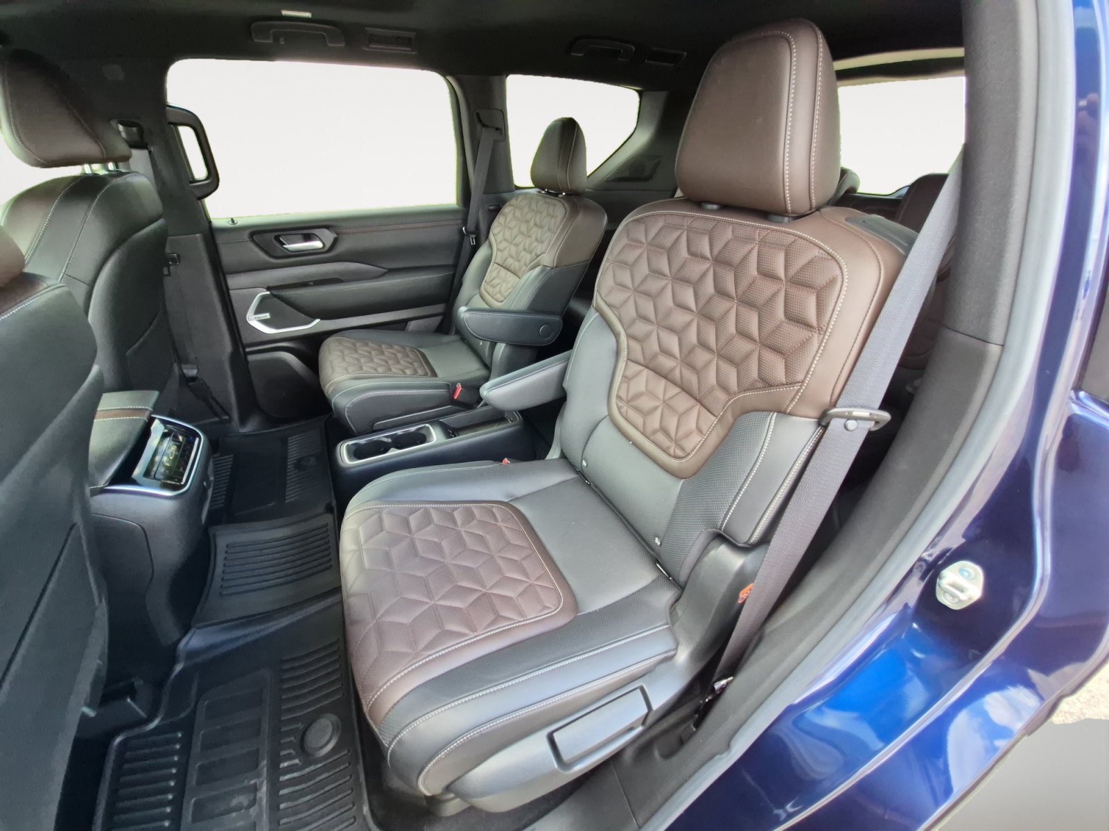 Used 2025 Nissan Armada Platinum RWD image 23