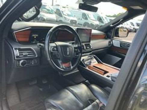 Used 2019 Lincoln Navigator Reserve AWD/4WD image 7