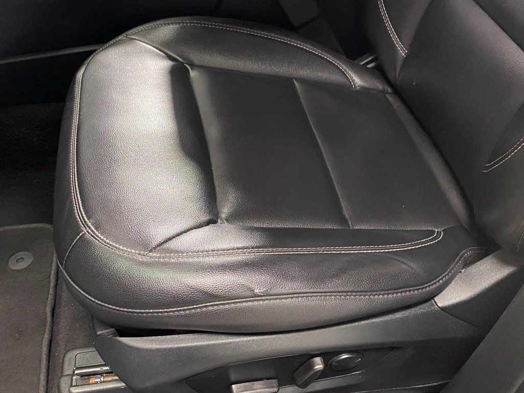 Used 2020 Ford Explorer XLT w/ Equipment Group 202A AWD/4WD image 16