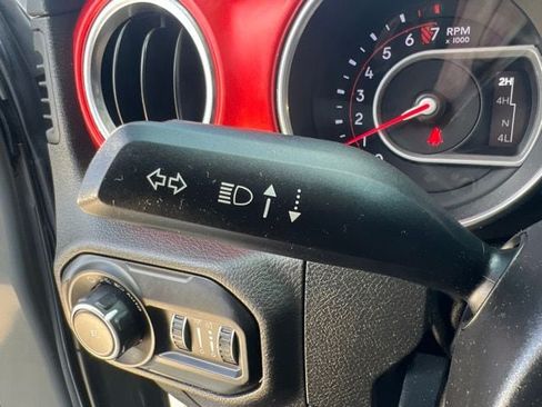 Used 2018 Jeep Wrangler Unlimited Rubicon w/ Dual Top Group AWD/4WD image 21