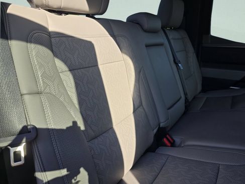 Used 2025 Toyota Tundra Limited AWD/4WD image 29