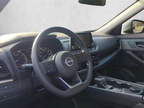 Used 2023 Nissan Rogue SV image 7