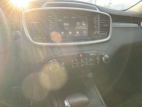 Used 2019 Kia Sorento L FWD image 25