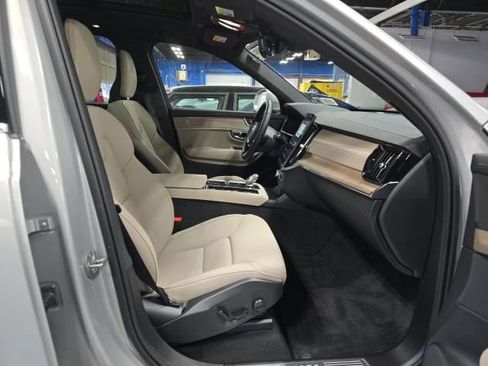 Used 2025 Volvo XC90 B5 Plus AWD/4WD image 11