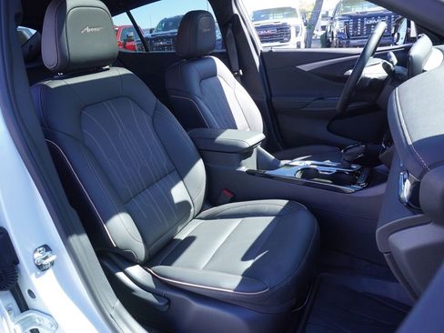 Certified 2025 Buick Envista Avenir image 12