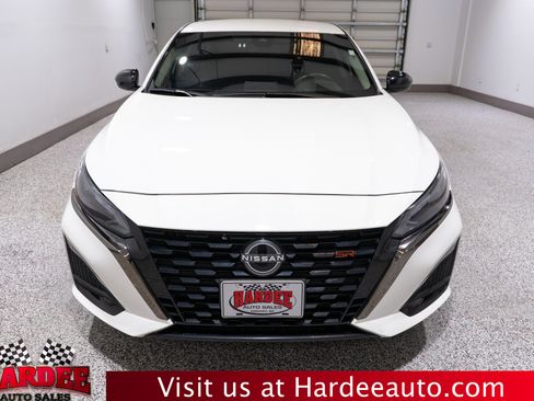 Used 2024 Nissan Altima 2.5 SR FWD image 7