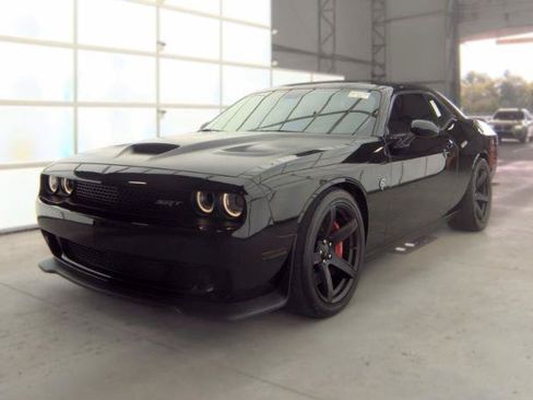 Used 2017 Dodge Challenger SRT Hellcat RWD image 5