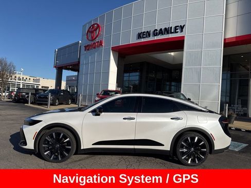 Certified 2023 Toyota Crown Platinum image 3