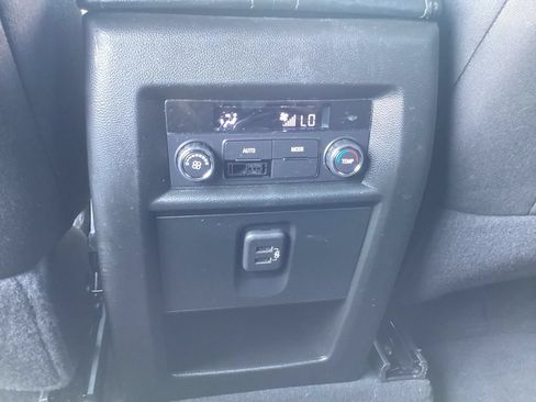 Used 2024 Chevrolet Traverse LT w/ Midnight/Sport Edition AWD/4WD image 15