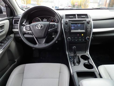 Used 2017 Toyota Camry SE image 15