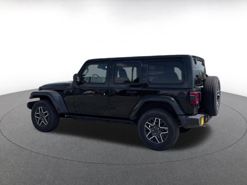 Used 2025 Jeep Wrangler Unlimited Sahara AWD/4WD image 9