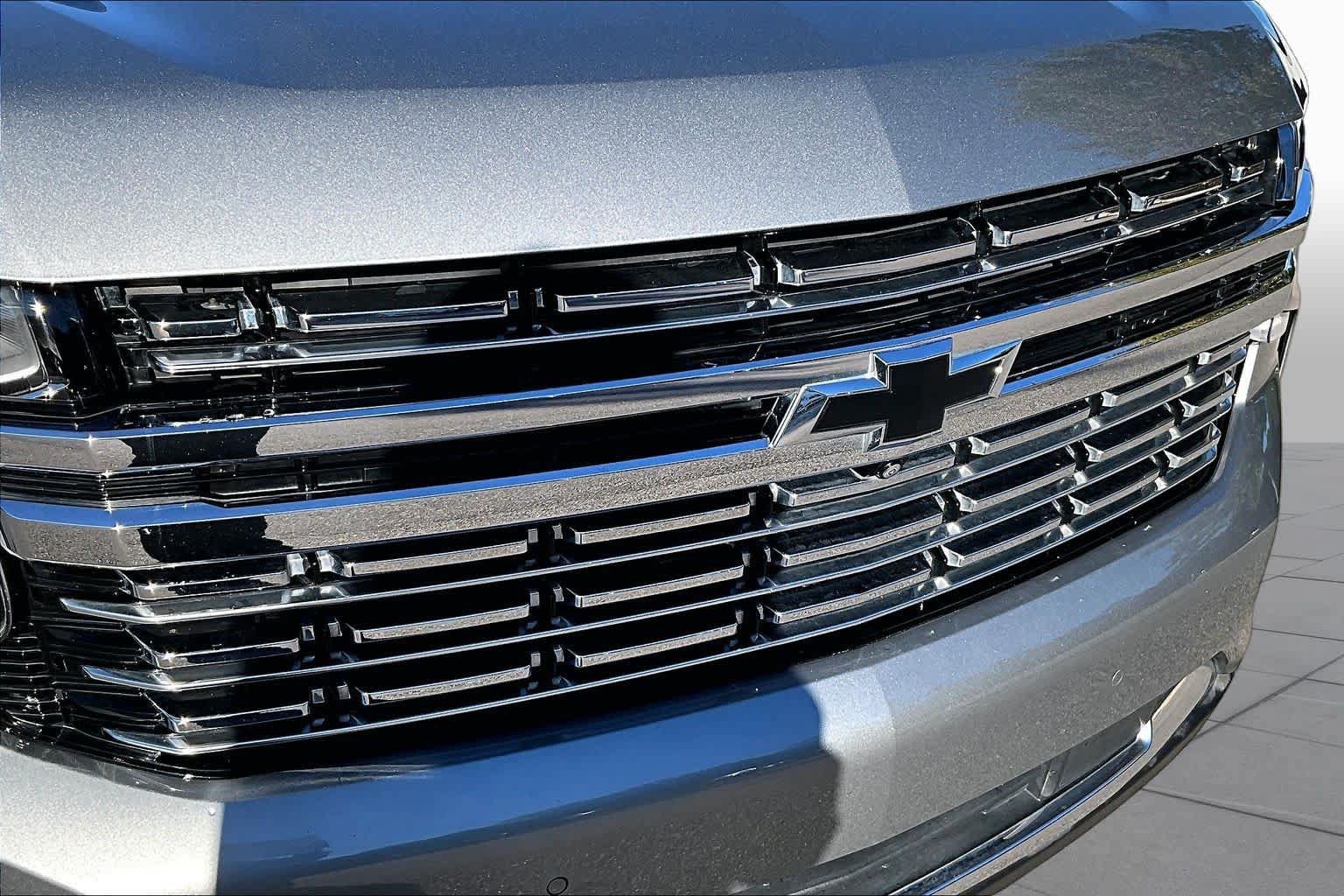 Used 2023 Chevrolet Suburban Premier RWD image 32
