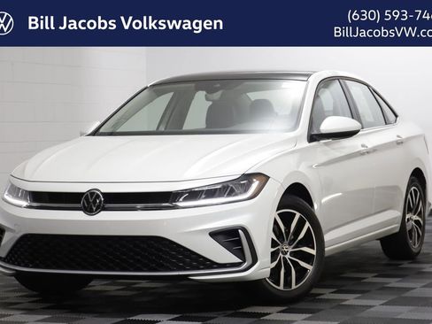 Used 2025 Volkswagen Jetta SE w/ Sunroof Package FWD image 1