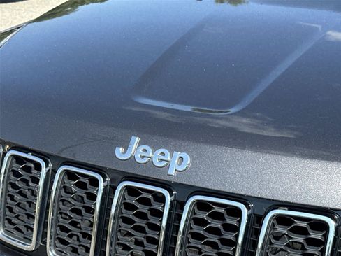 Used 2018 Jeep Grand Cherokee Limited AWD/4WD image 10