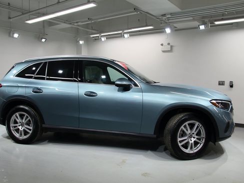 Used 2025 Mercedes-Benz GLC 300 4MATIC image 9