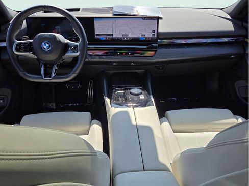 Used 2025 BMW i5 eDrive40i w/ M Sport Package RWD image 14