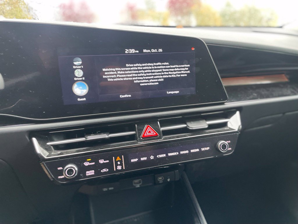 Used 2025 Kia Niro EX FWD image 17