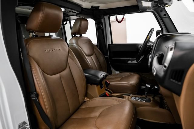 Used 2017 Jeep Wrangler Unlimited Sahara w/ Connectivity Group AWD/4WD image 30